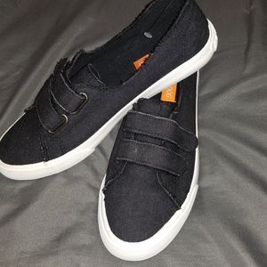 NWOT Rocket dog sneakers